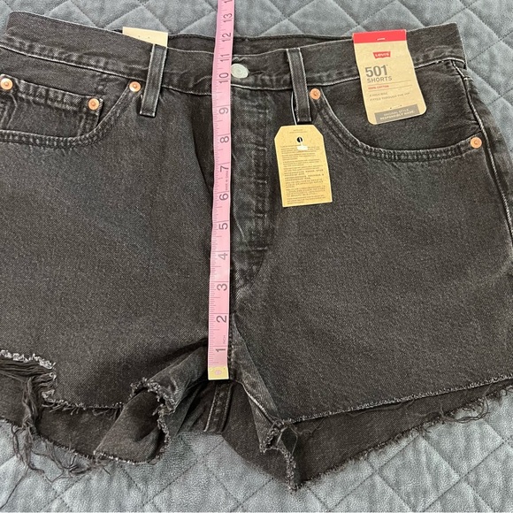 Levi’s 501 Shorts Women's 31 Distressed Jean High Rise Cut Off Black B22 - Picture 9 of 9